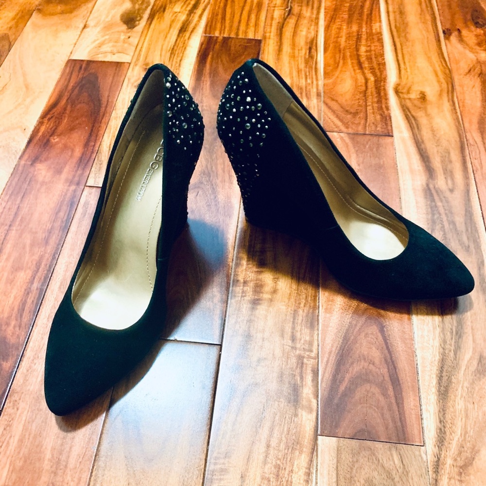 NEW BCBG shoes. Size 37, 7 US.